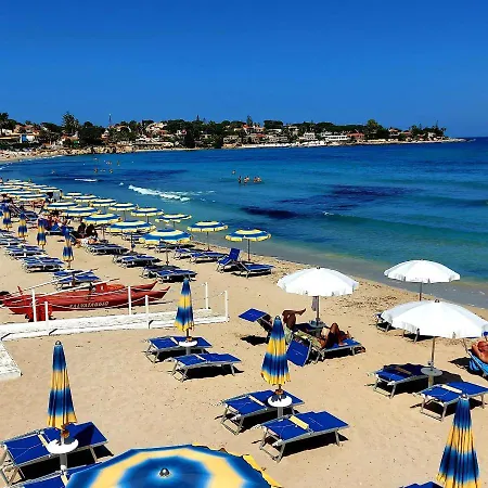 A Due Passi Dal Mare *